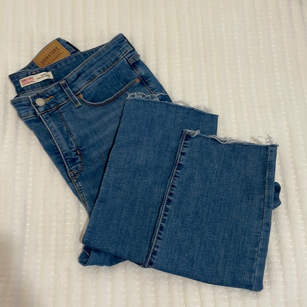 Levi Strauss Signature High Rise Straight shaping jeans